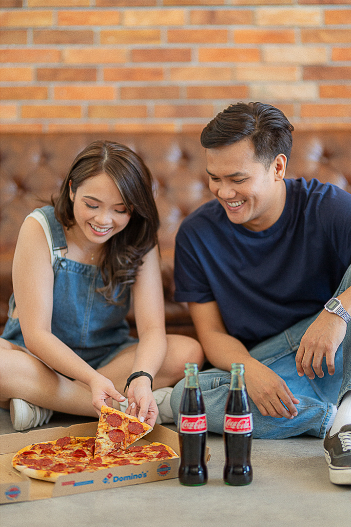 90's themed laid-back engagement session with coke and pizza