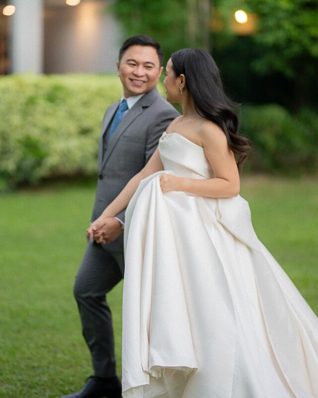 Chris and Jobar met at a time when choosing each other became possible. They would have crossed paths many times before, but it took life slowing down for a bit—especially with Chris being a doctor and Jobar a lawyer—for them to finally meet and start their story.🥹  It’s proof that timing isn’t about being early or late; it’s about things falling into place when they’re meant to.🥹  Chris and Jobar, grateful to have crossed paths with you both. Thank you for sharing your story with us, we hope to see you both again soon!🥹🤍