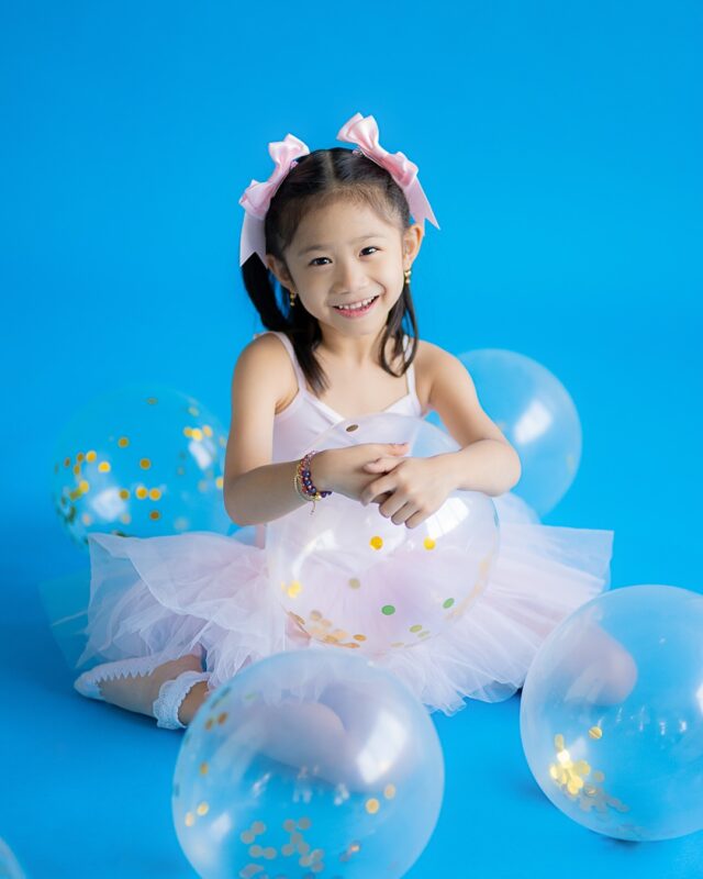We always have an amazing time photographing Felice and her Mom Nadine - still with their suitcase packed with clothes (mostly Felice's 😂)  Thank you Nadine and Felice!! Can’t believe it’s already your 4th MMPS! Ahh, thank you for your trust!🥹💖
